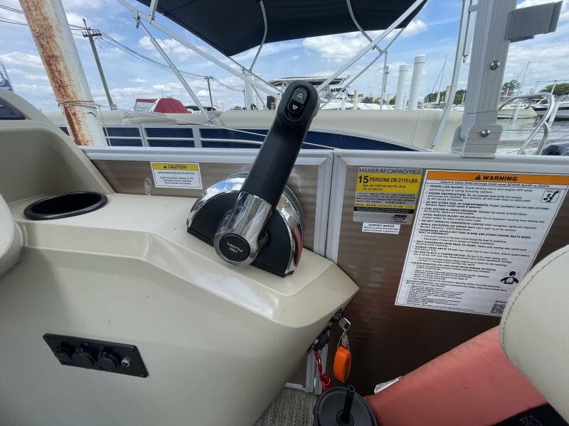 2024 Godfrey Sweetwater 2286 Split Bench