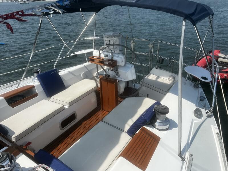 Cockpit W Bimini