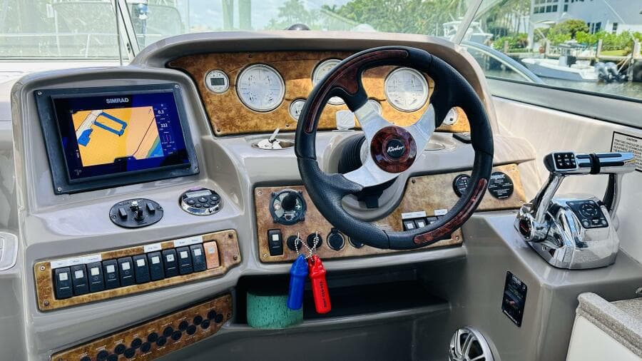 2007 Rinker 350 Express Cruiser