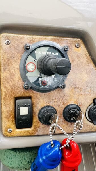 2007 Rinker 350 Express Cruiser