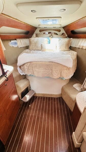 2007 Rinker 350 Express Cruiser