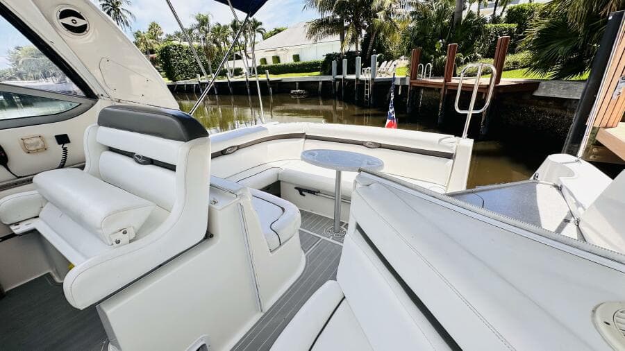 2007 Rinker 350 Express Cruiser