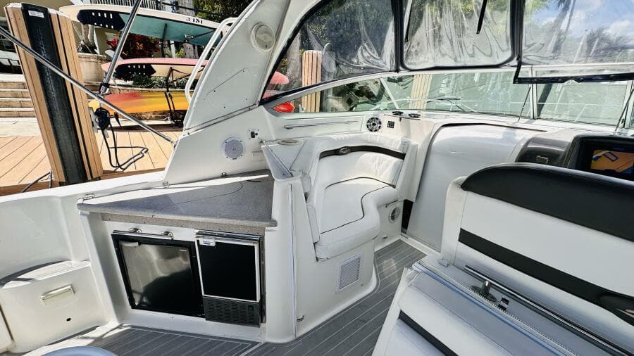 2007 Rinker 350 Express Cruiser