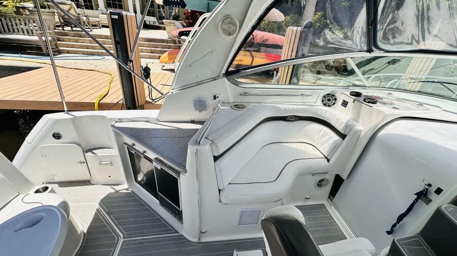 2007 Rinker 350 Express Cruiser