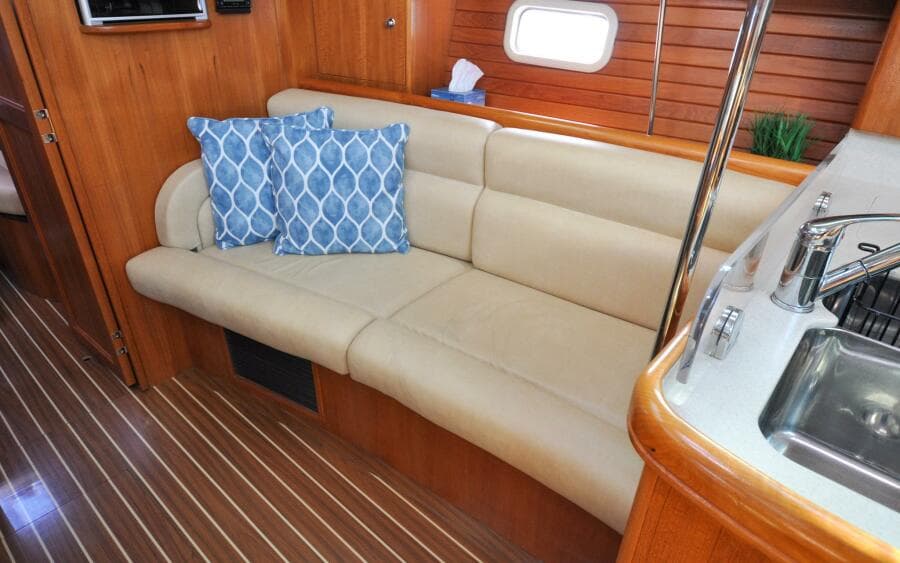 Hunter 45CC   Coralee   Offered For Sale685