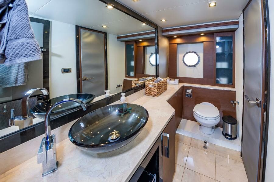 2013 Marquis 63 Sport Yacht