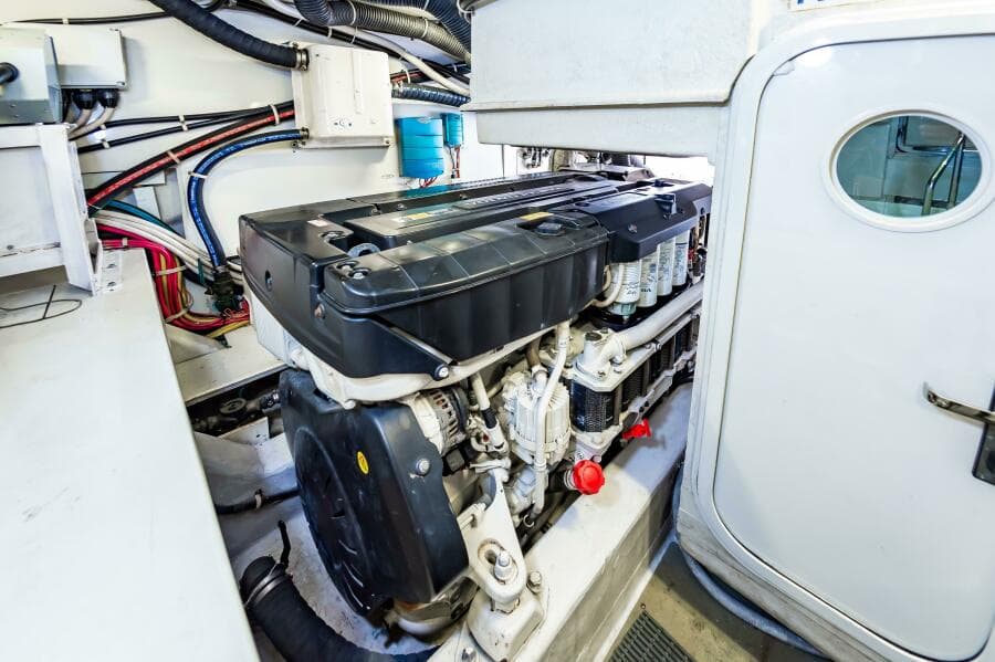 2013 Marquis 63 Sport Yacht