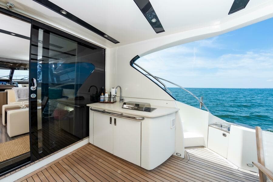 2013 Marquis 63 Sport Yacht