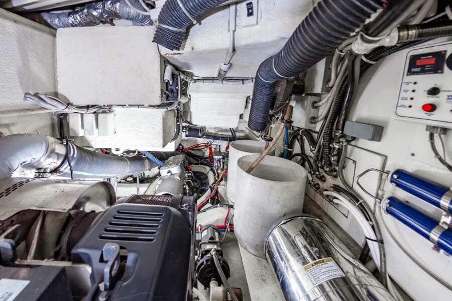 2013 Marquis 63 Sport Yacht