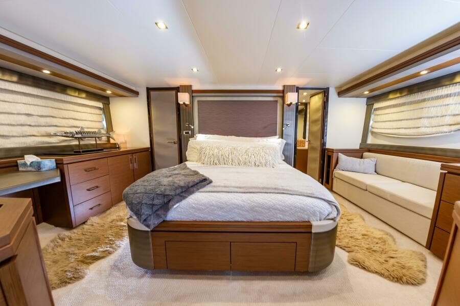 2013 Marquis 63 Sport Yacht
