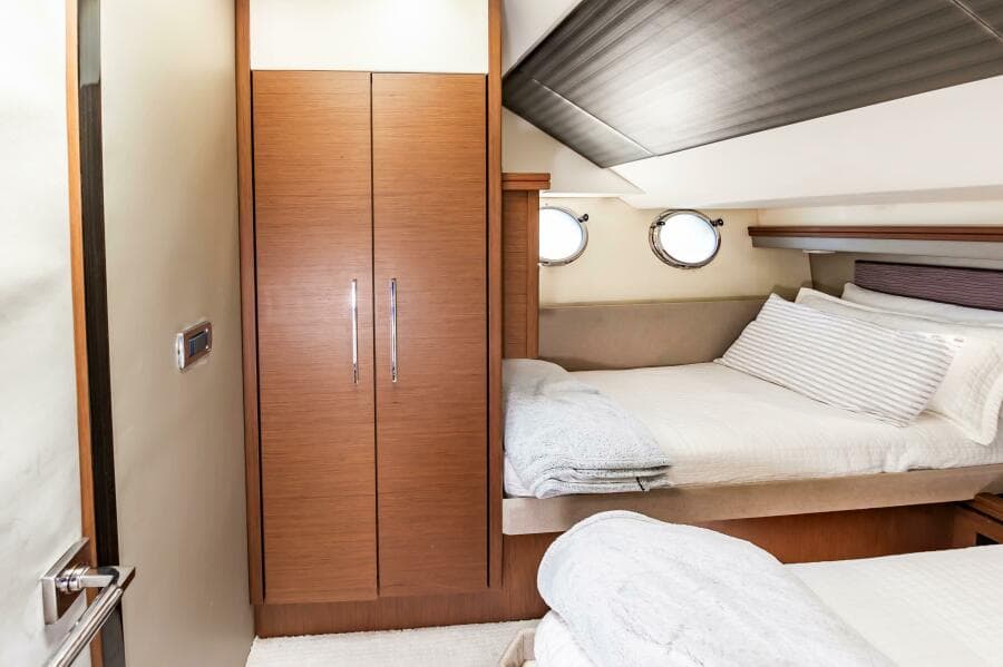 2013 Marquis 63 Sport Yacht