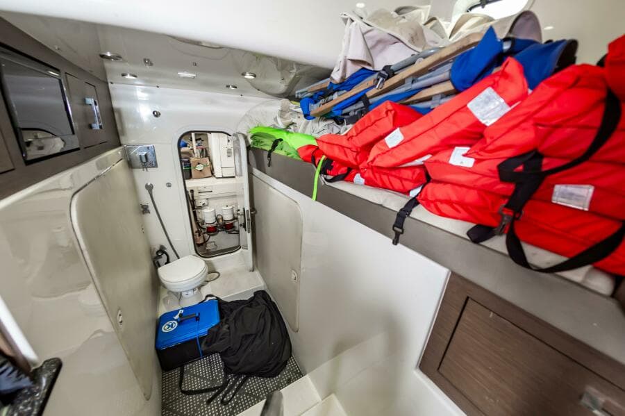 2013 Marquis 63 Sport Yacht