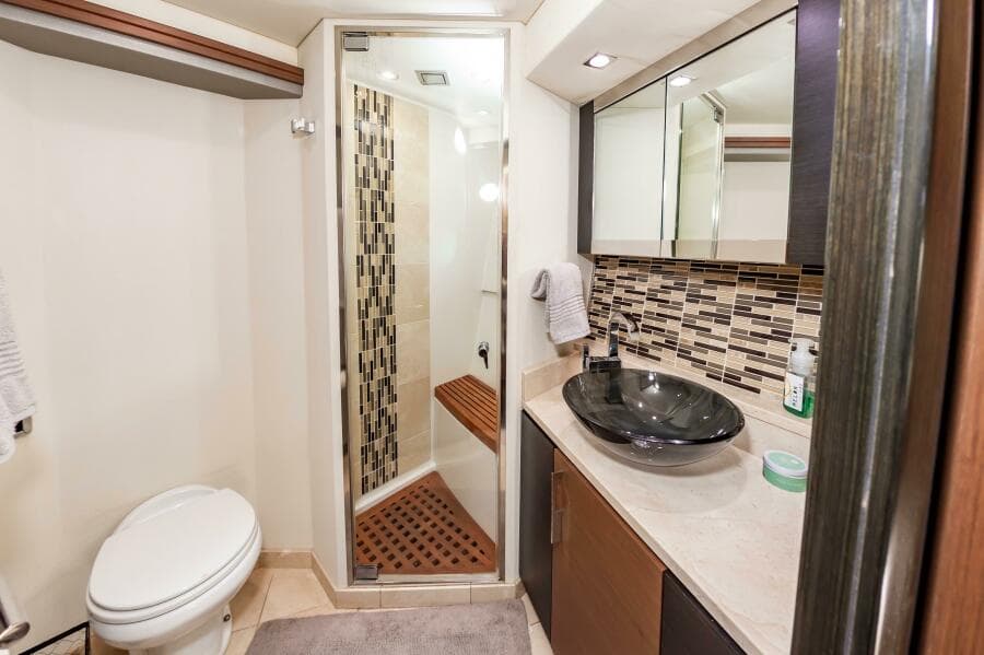 2013 Marquis 63 Sport Yacht