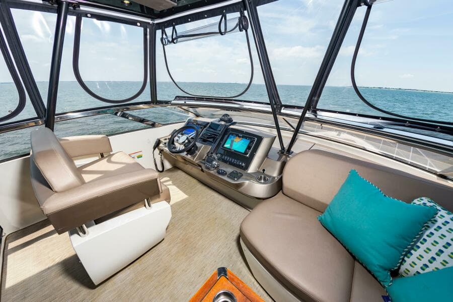 2013 Marquis 63 Sport Yacht