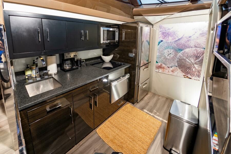 2013 Marquis 63 Sport Yacht