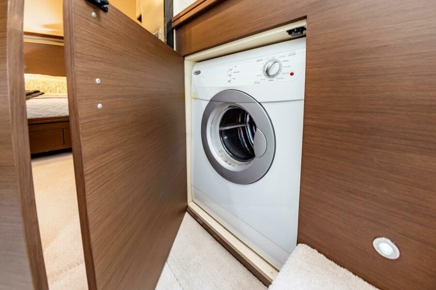 2013 Marquis 63 Sport Yacht