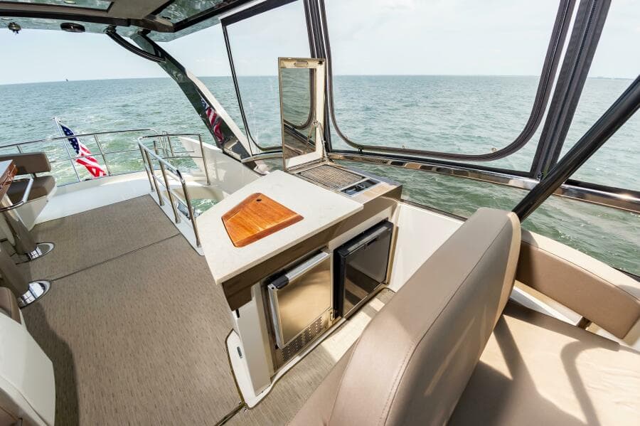 2013 Marquis 63 Sport Yacht