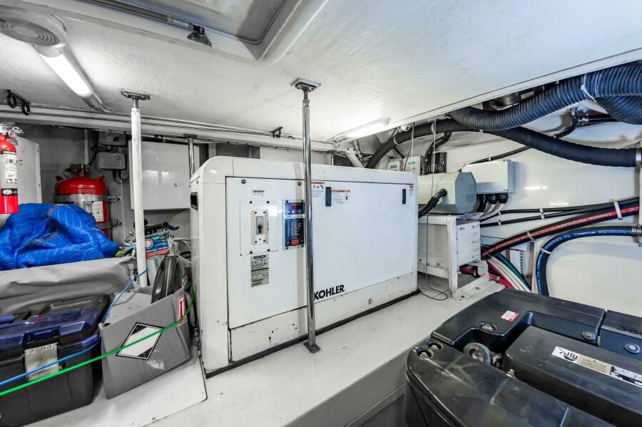 2013 Marquis 63 Sport Yacht