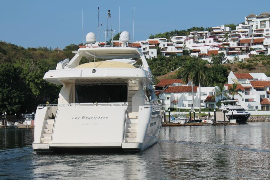 2007 Ferretti Yachts 881