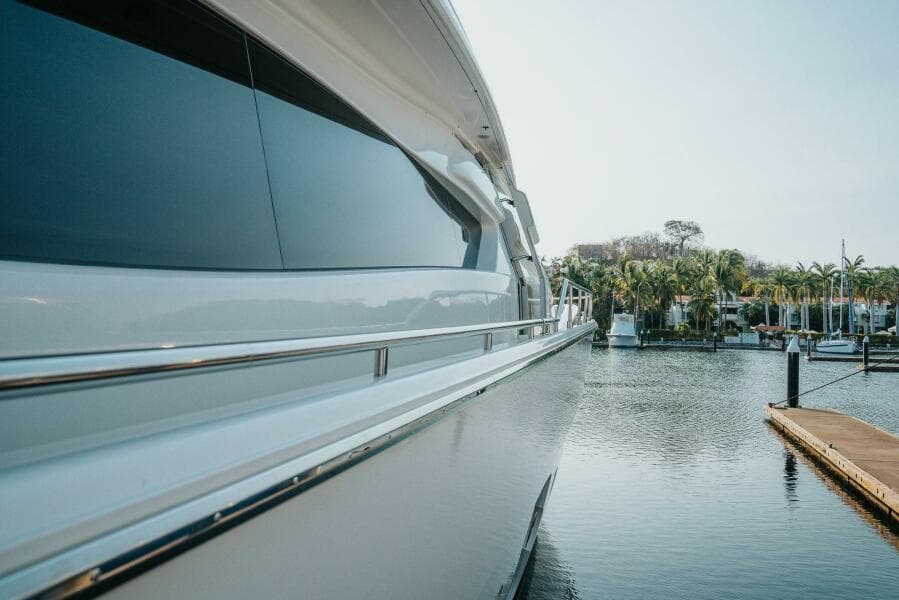 2007 Ferretti Yachts 881