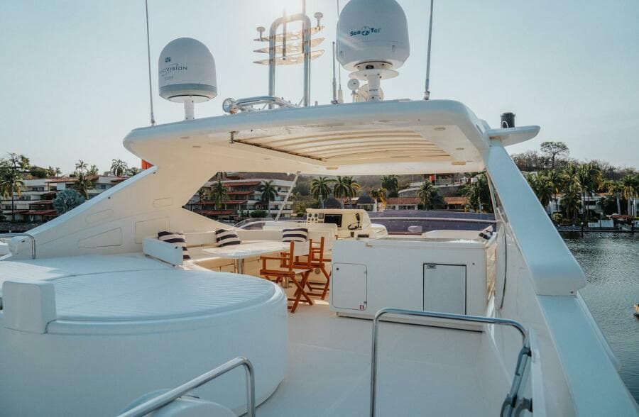 2007 Ferretti Yachts 881