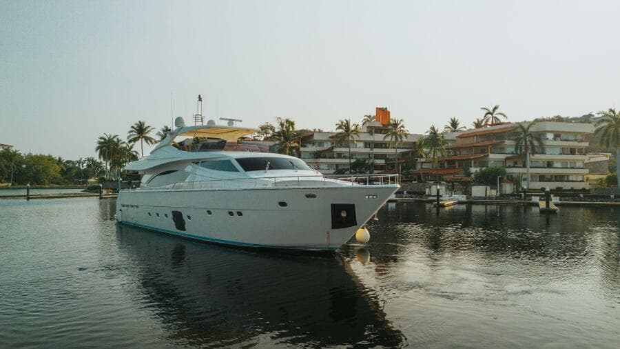 2007 Ferretti Yachts 881