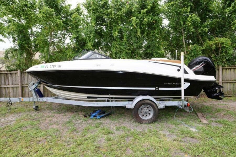 2019 Bayliner VR5 Bowrider OB