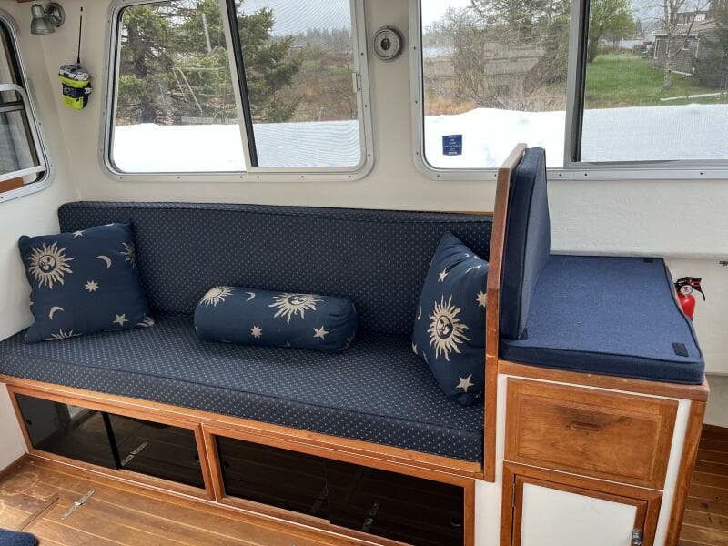 31'Eastern Port Settee/Double Berth
