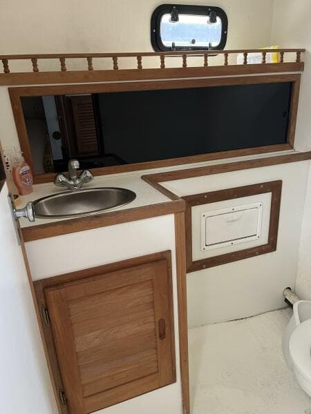 31'Eastern Enclosed head