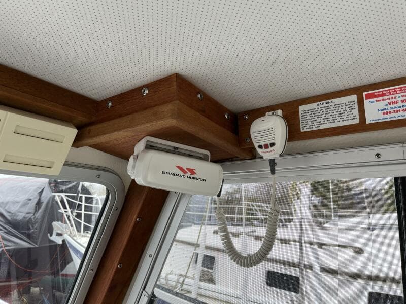 31'Eastern Overhead VHF Radio