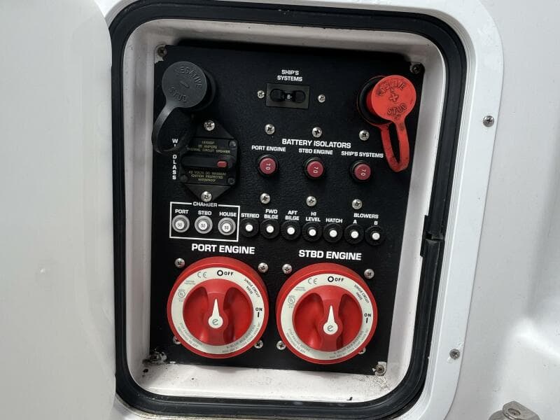 2008 Four Winns V338