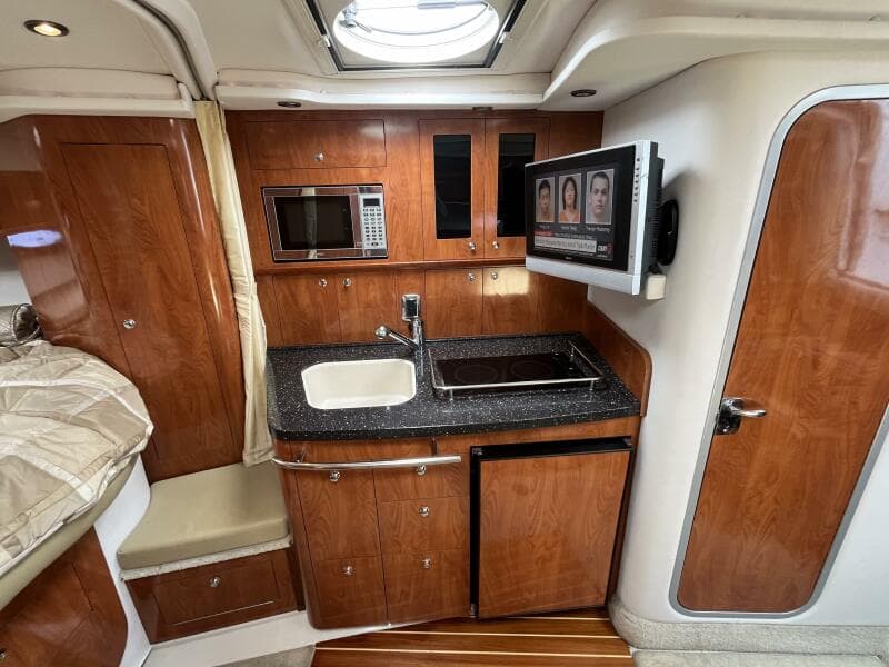 2008 Four Winns V338