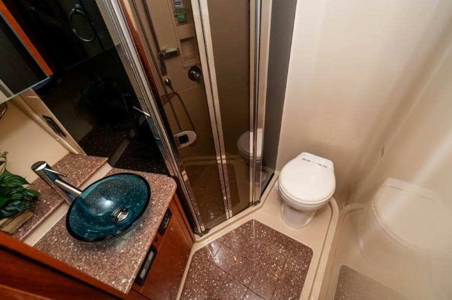  2006 47 Cruisers Master Head