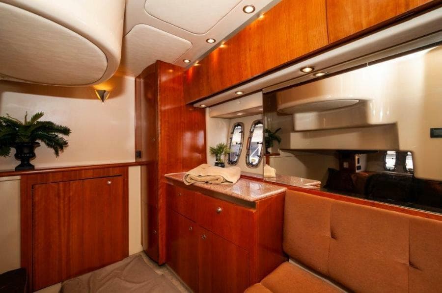  2006 47 Cruisers Guest Stateroom