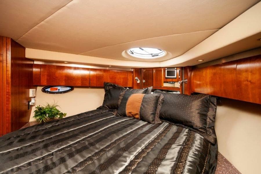  2006 47 Cruisers Master Stateroom