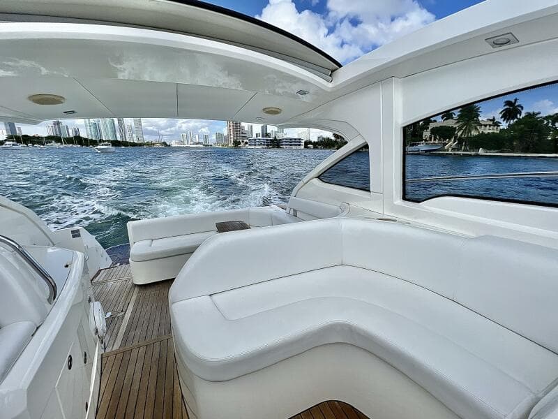 Fairline 38 - Naomi - Cockpit