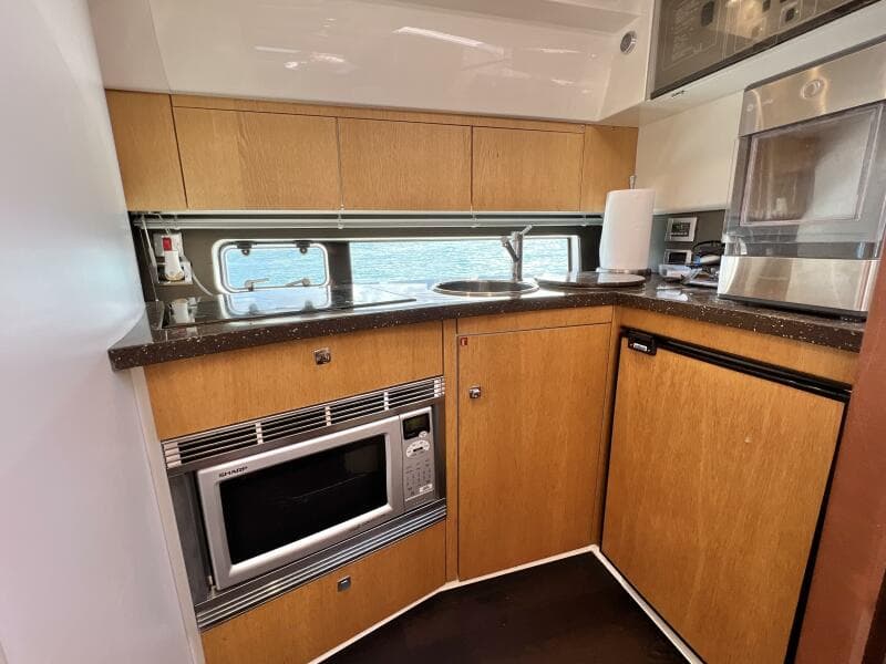 Fairline 38 - Naomi - Galley