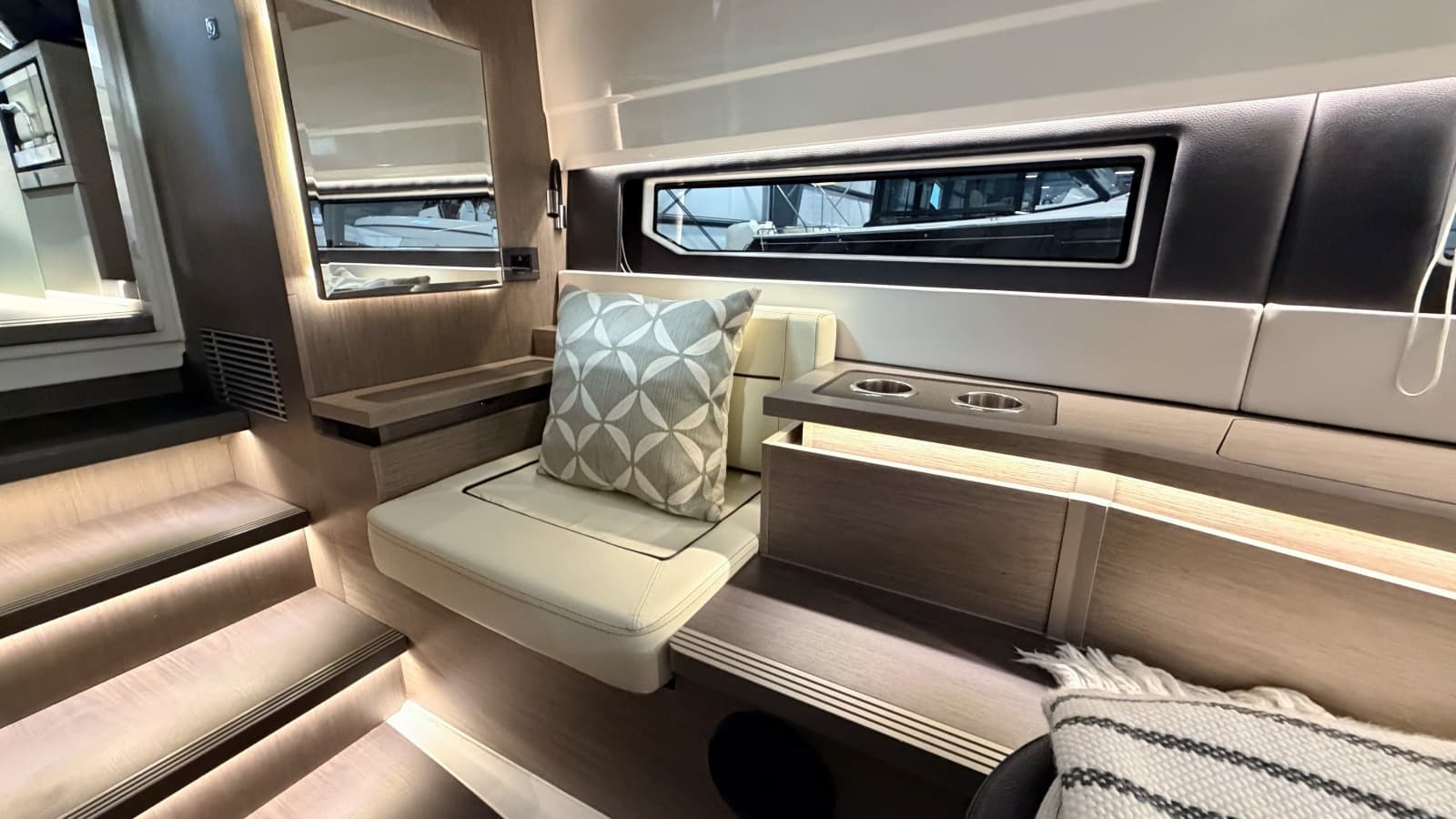 2025 Wellcraft 38 Explorer - Photo 9