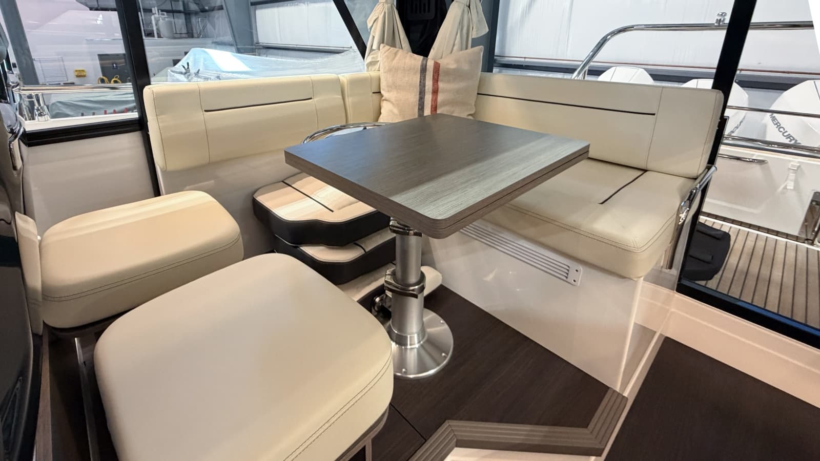 2025 Wellcraft 38 Explorer - Photo 5