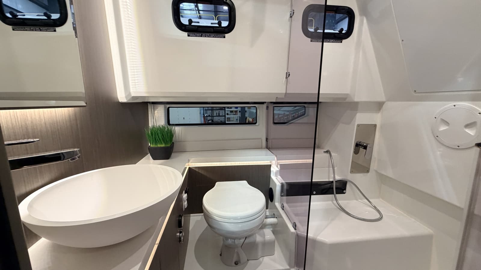 2025 Wellcraft 38 Explorer - Photo 11