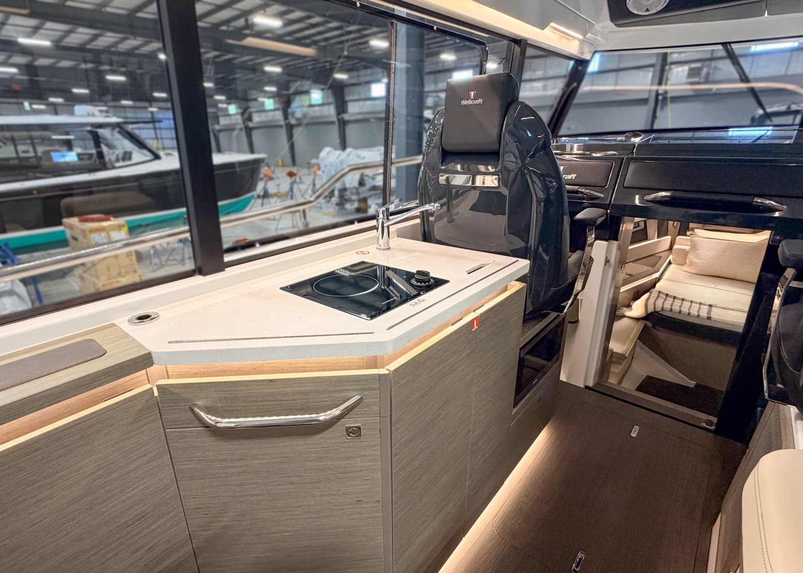 2025 Wellcraft 38 Explorer - Photo 6
