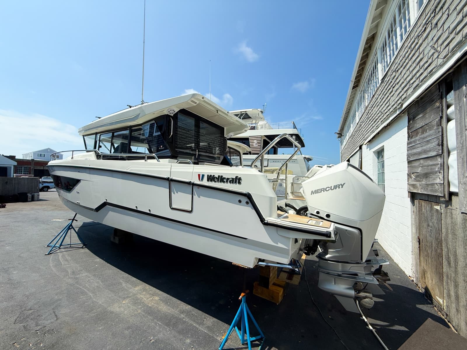 2025 Wellcraft 38 Explorer - Photo 2
