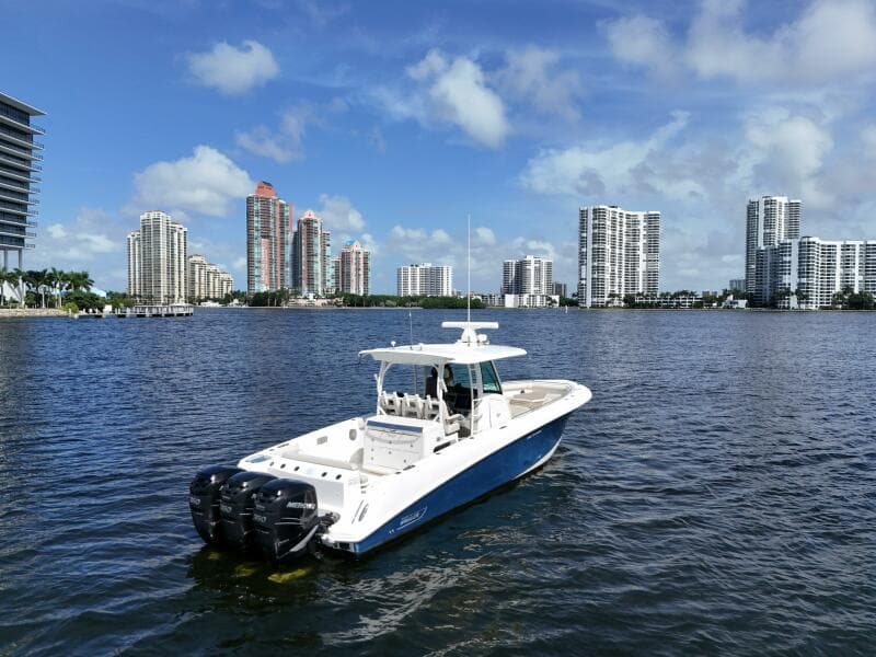 2017 Boston Whaler 350 Outrage