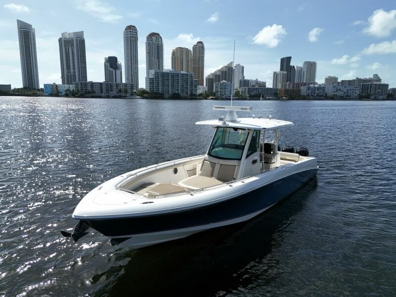 2017 Boston Whaler 350 Outrage