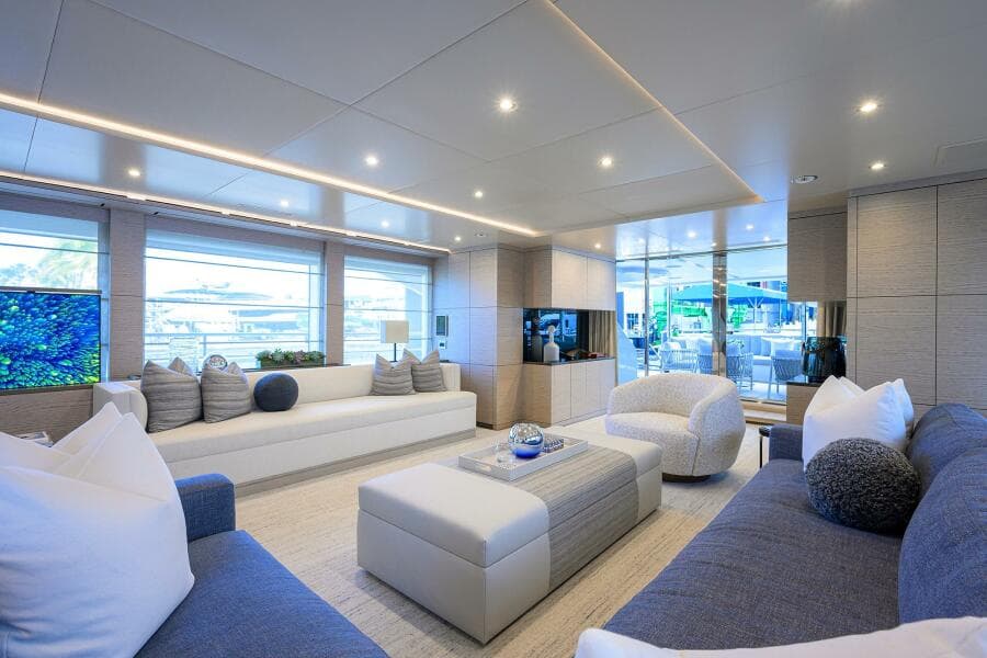 Benetti 132 - Cofina - Interior Salon