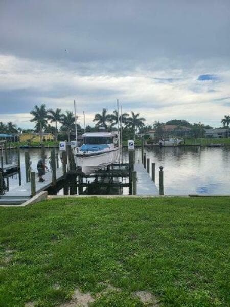 2024 Axopar 37 XC CROSS CABIN