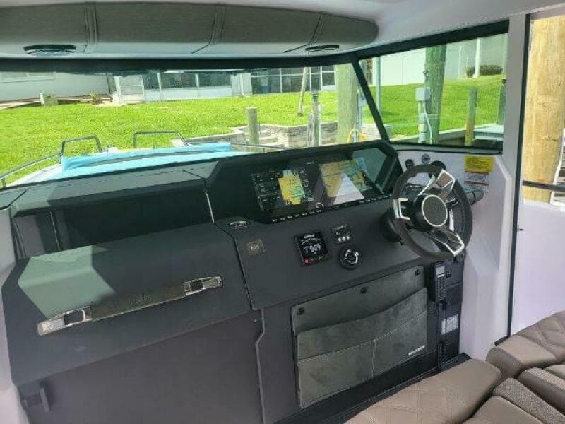 2024 Axopar 37 XC CROSS CABIN