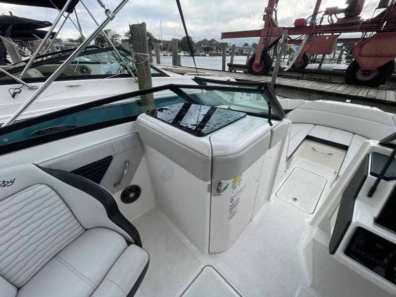 2024 Sea Ray SPX 230 Bowrider