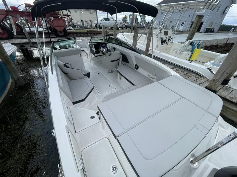 2024 Sea Ray SPX 230 Bowrider