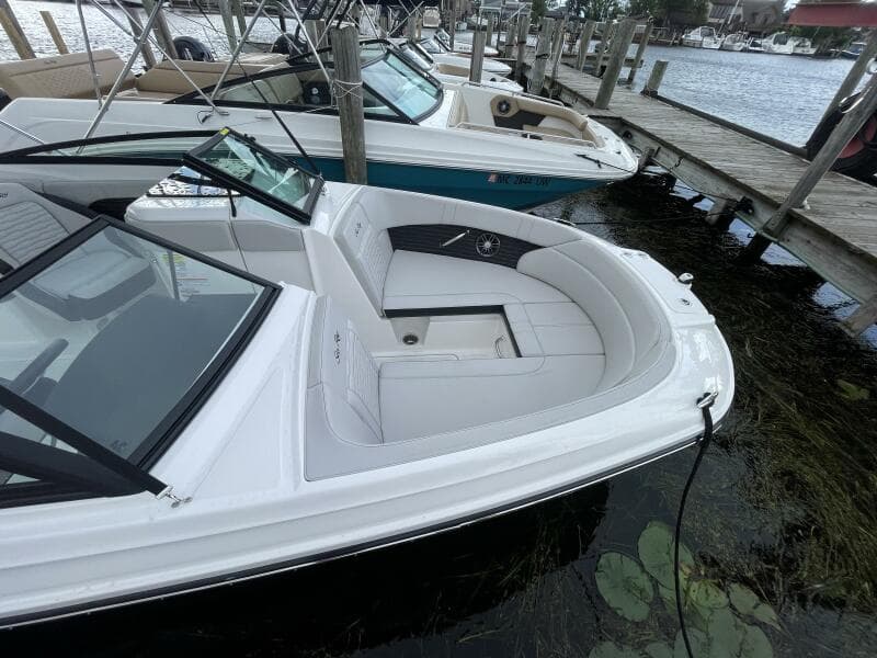 2024 Sea Ray SPX 230 Bowrider